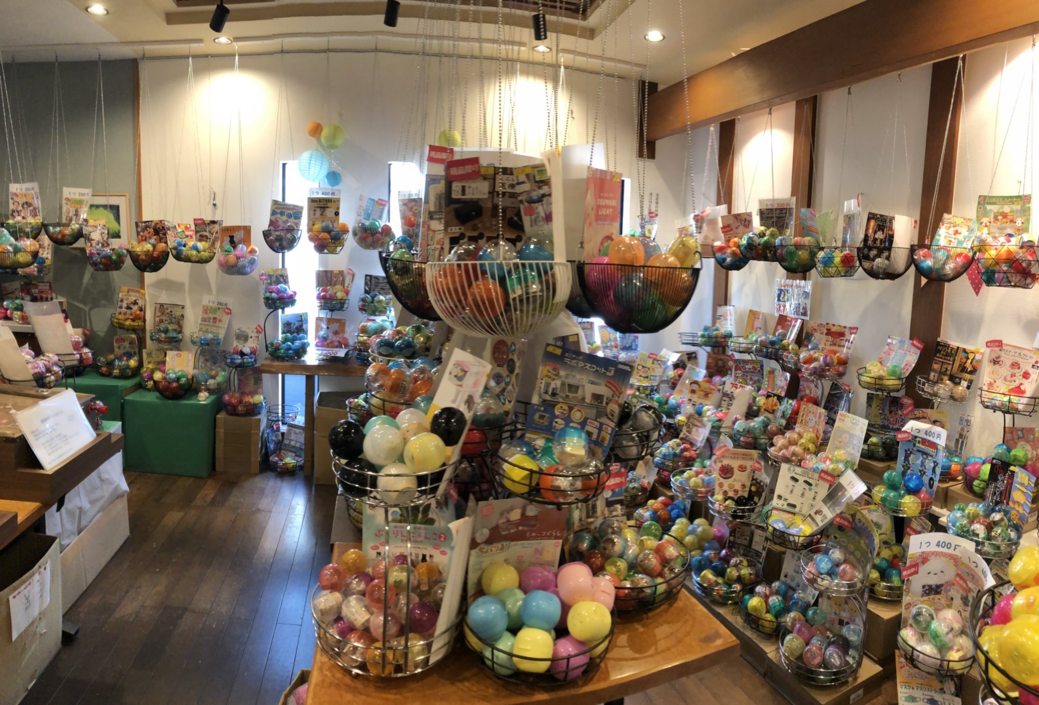 ガチャガチャ専門店に行きました！